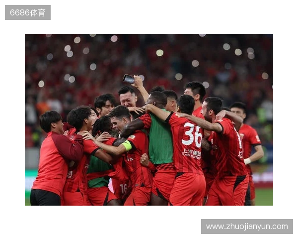 三连冠!上海海港加冕2025赛季中超冠军,摘下队史中超第四星 三连冠!上海海港加冕2025赛季中超冠军,摘下队史中超第四星